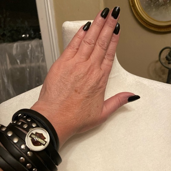 HD Snap Button Wrap Bracelet - Picture 6 of 9